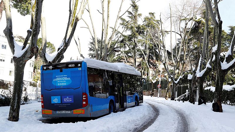  Boletines RNE - Almeida estudia pedir la declaración de zona catastrófica para Madrid y pide más apoyo - Escuchar ahora