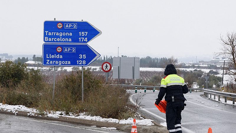 24 horas Fin de Semana - 20 horas - Más de 2.000 personas en 21 municipios de Cataluña continúan sin luz - Escuchar ahora