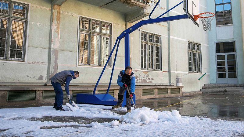  14 horas - Directores de Colegios de Madrid: "No creo que el lunes se pueda garantizar una vuelta segura a las aulas" - Escuchar ahora