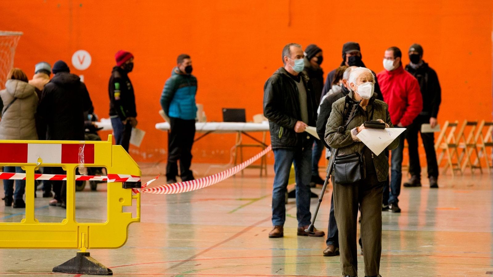  Boletines RNE - España ya supera los 500 puntos de incidencia del coronavirus: 35.878 nuevos casos y 201 muertes en las últimas 24 horas - Escuchar ahora