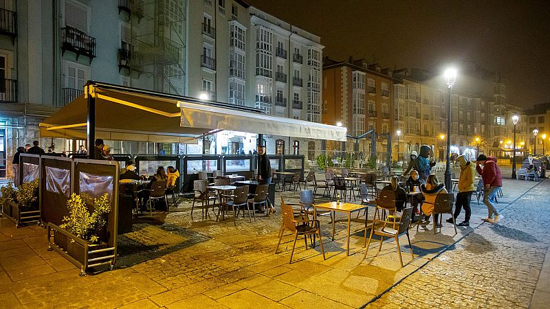 Boletines RNE - El Gobierno recurre ante el Supremo la decisión de Castilla y León de adelantar el toque de queda a las 20.00 - Escuchar ahora