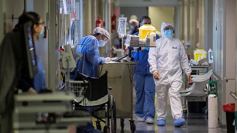 Boletines RNE - España registra su peor cifra de contagios durante el fin de semana mientras aumenta la presión hospitalaria - Escuchar ahora