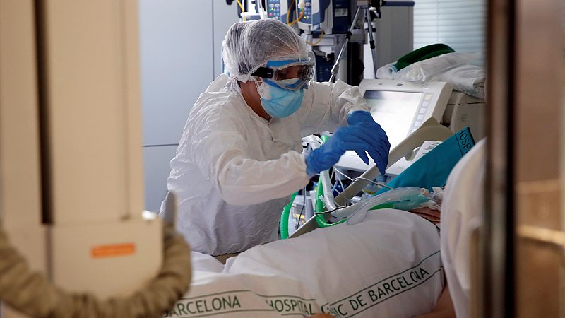 Boletines RNE - España supera los 700 casos de incidencia acumulada: registra 404 muertes y suma más de 34.200 contagios - Escuchar ahora
