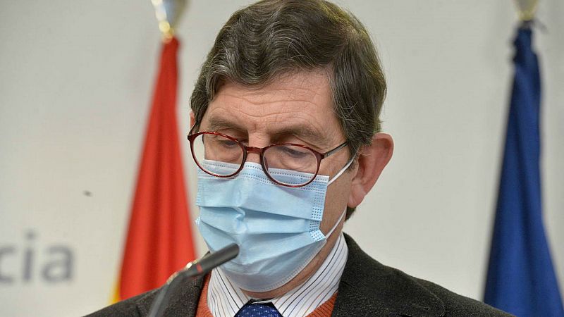 Boletines RNE - El consejero de Salud de Murcia pide perdón por haberse vacunado pero no dimite - Escuchar ahora