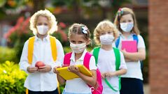 Con bata blanca - Los niños contagian un 50% menos la COVID-19 - 22/01/21