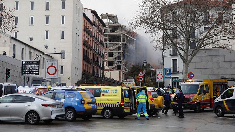  Boletines RNE - Una explosión de gas en el centro de Madrid deja al menos tres fallecidos - Escuchar ahora