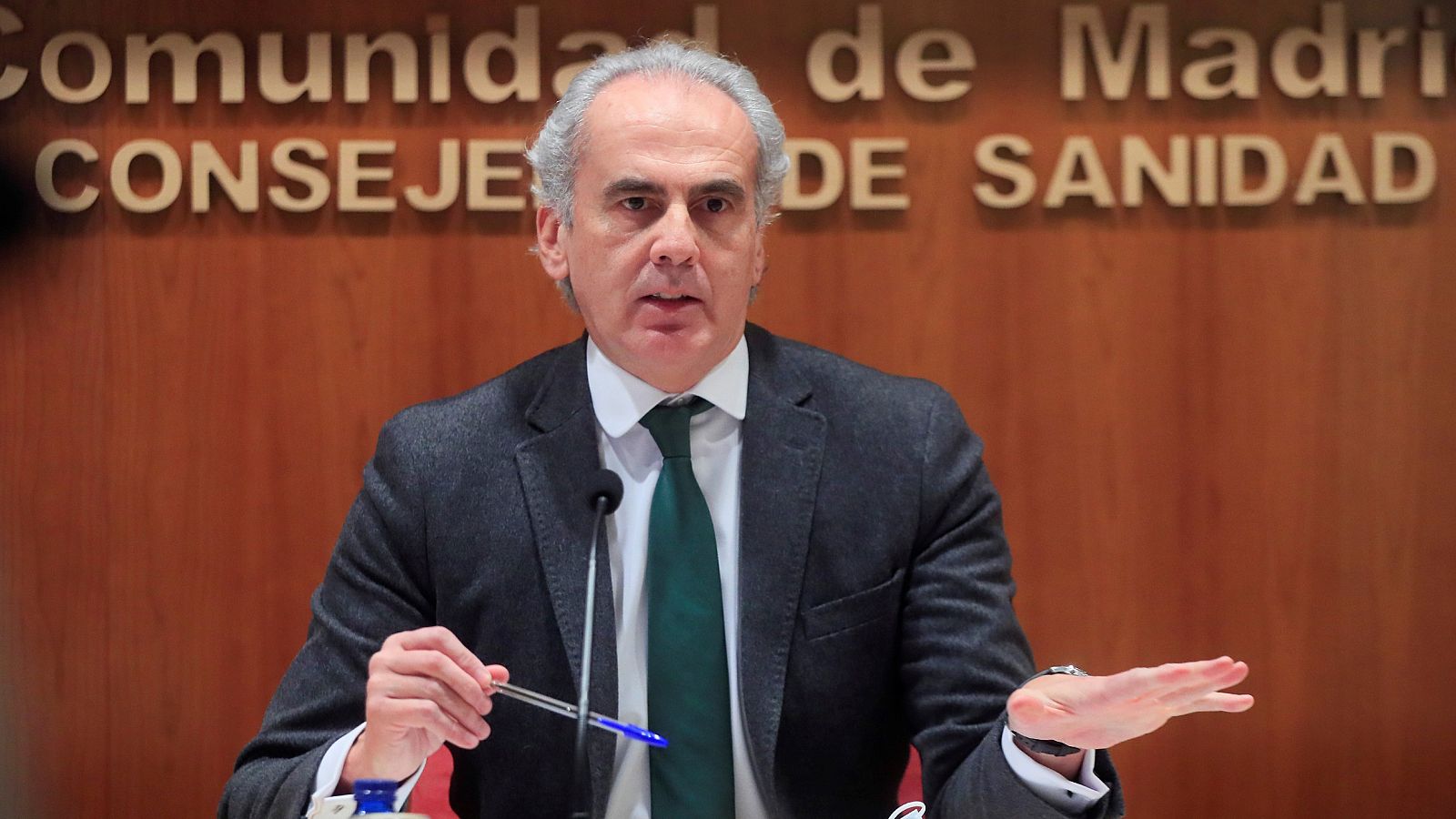 14 horas - Madrid suspende la vacunación a los sanitarios de primera línea "por falta de dosis"  - Escuchar ahora