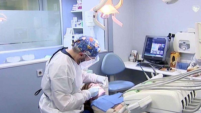  Boletines RNE - Los dentistas recibirán la vacuna contra la COVID a partir de marzo - Escuchar ahora