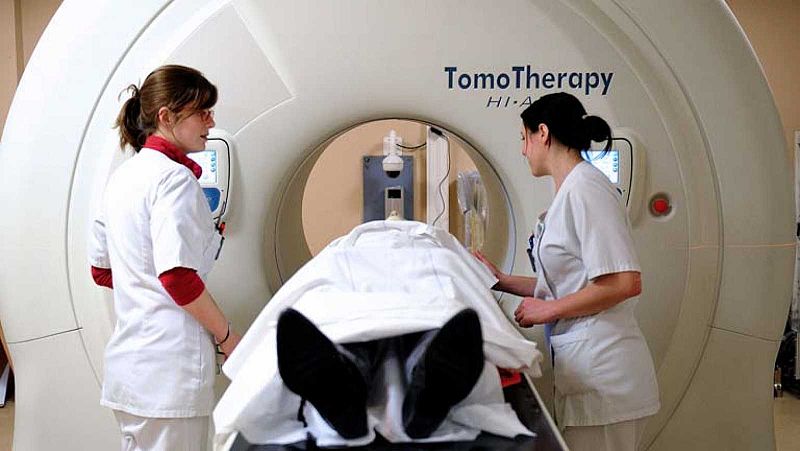 14 horas - La tercera ola ya obliga a suspender operaciones no urgentes - Escuchar ahora