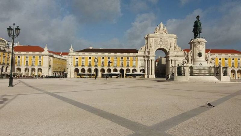 24 horas - Portugal votará el domingo confinado y con los centros educativos cerrados - Escuchar ahora