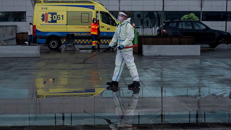 Boletines RNE - 1.400 personas han fallecido con COVID en la última semana - Escuchar ahora 