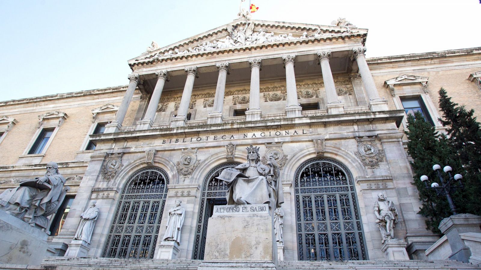 Más cerca - Cien programas buceando en los fondos de la Biblioteca Nacional - Escuchar ahora
