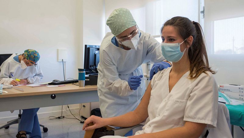  14 horas - Balance de la campaña de vacunación: 70.000 españoles han recibido las dos dosis - Escuchar ahora