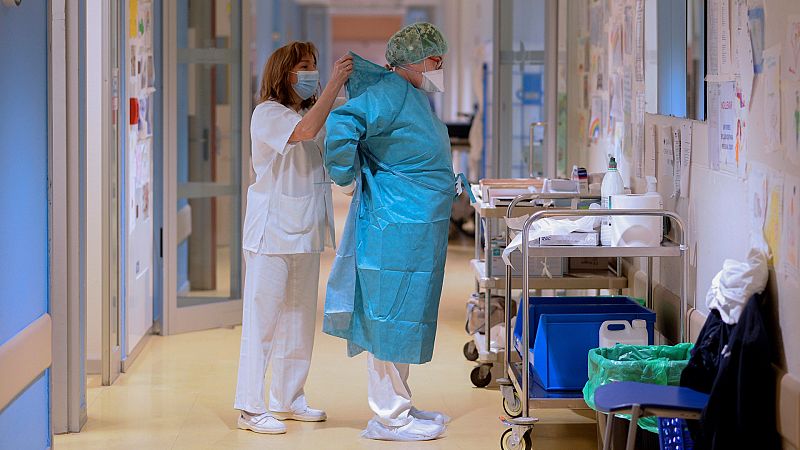 24 horas - España registra 767 fallecidos con COVID y casi 94.000 contagios durante el fin de semana - Escuchar ahora