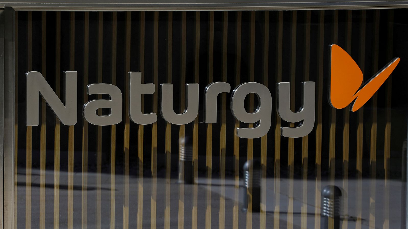 Boletines RNE - El fondo australiano IFM lanza una OPA para hacerse con el 23% de Naturgy - Escuchar ahora