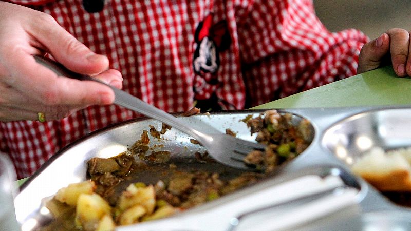  Más cerca - Sin clases y sin comida - Escuchar ahora