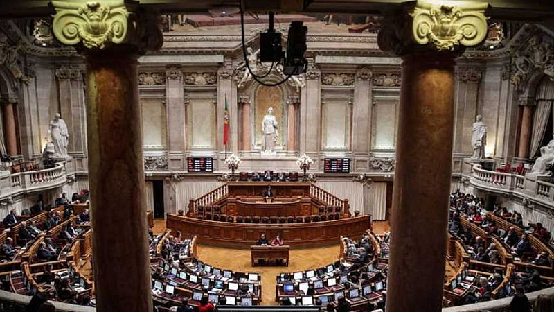  Boletines RNE - Portugal aprueba la despenalización de la eutanasia - Escuchar ahora