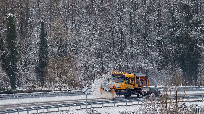 Boletines RNE - Localizado el cuerpo del operario de quitanieves desaparecido en San Isidro - Escuchar ahora