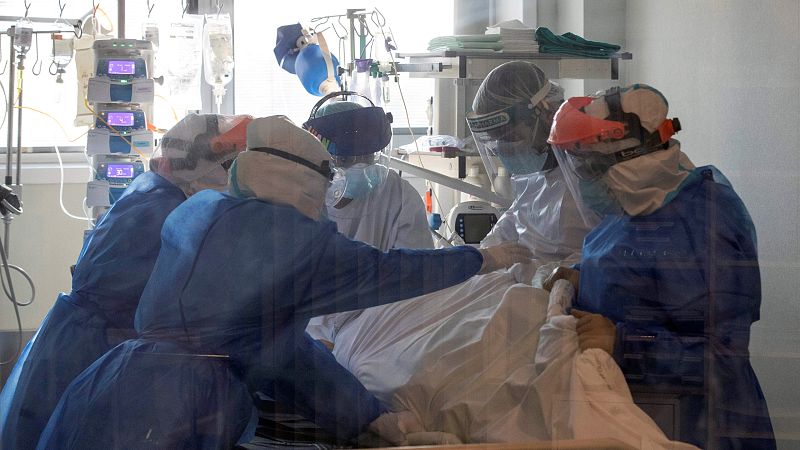 14 horas - La tercera ola agota a los sanitarios: "Muchos se dan de baja en medio de un turno" - Escuchar ahora