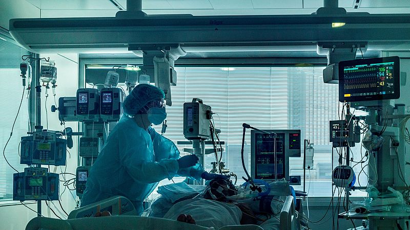 Más cerca - La Covid como enfermedad profesional:¿qué implica? - Escuchar ahora