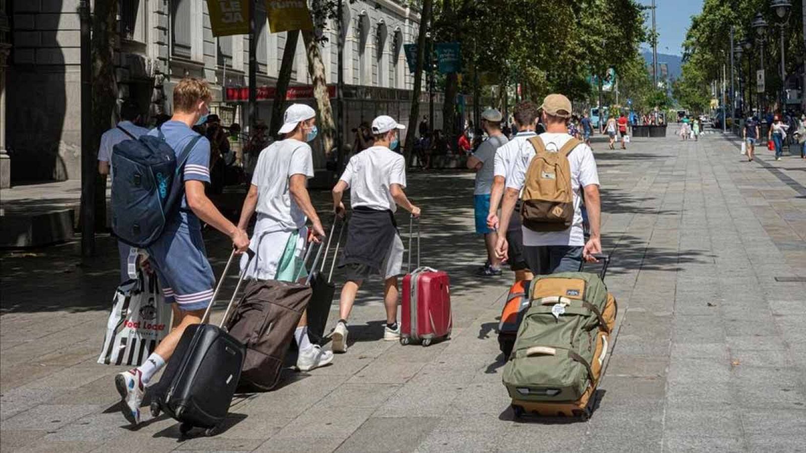 Boletines RNE - El turismo cierra el peor año de la historia con casi un 78% menos de visitantes - Escuchar ahora