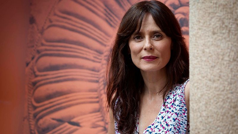 Tarde lo que tarde - Aitana Sánchez-Gijón, nueva 'chica Almodóvar' - Escuchar ahora