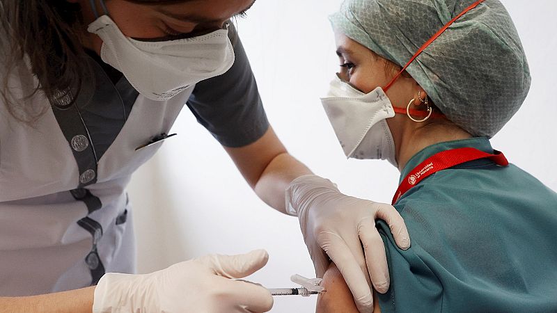 24 horas Fin de Semana - 20 horas - Las comunidades modifican su plan de vacunación para adaptarse a las características de las vacunas de AstraZeneca - Escuchar ahora