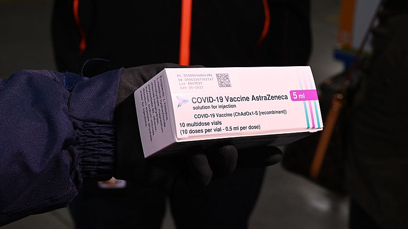 14 horas - La vacuna de AstraZeneca sería menos eficaz ante la variante sudafricana, según un informe - Escuchar ahora