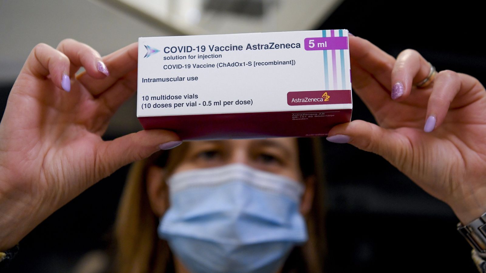 24 horas - Profesores, Policía, Ejército o farmacéuticos recibirán las dosis de AstraZeneca - Escuchar ahora