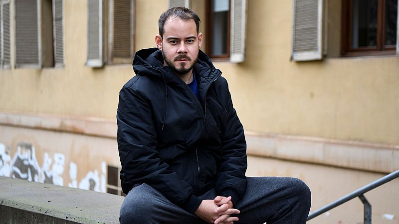 24 horas - El rapero Hasel asegura que tendrán que "secuestrarle" para que ingrese en prisión - Escuchar ahora