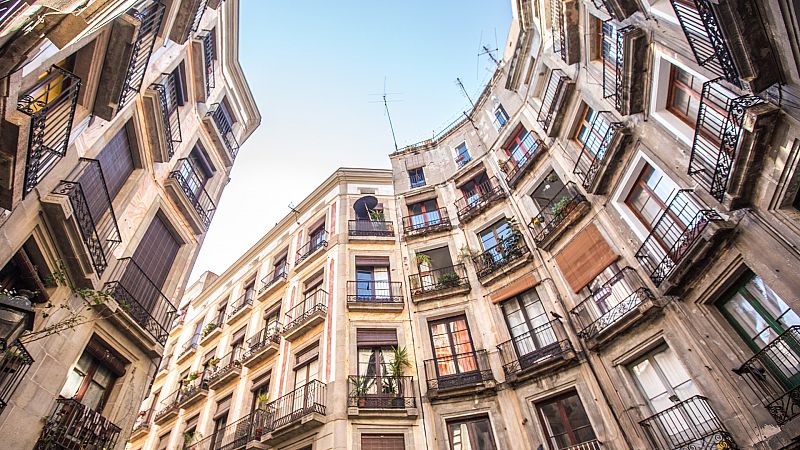  Más cerca - Continúa la incertidumbre en el mercado de la vivienda - Escuchar ahora