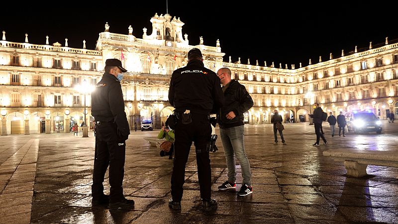 24 horas - El Supremo suspende el toque de queda a las 20:00 de Castilla y León, que vuelve a las 22:00 - Escuchar ahora