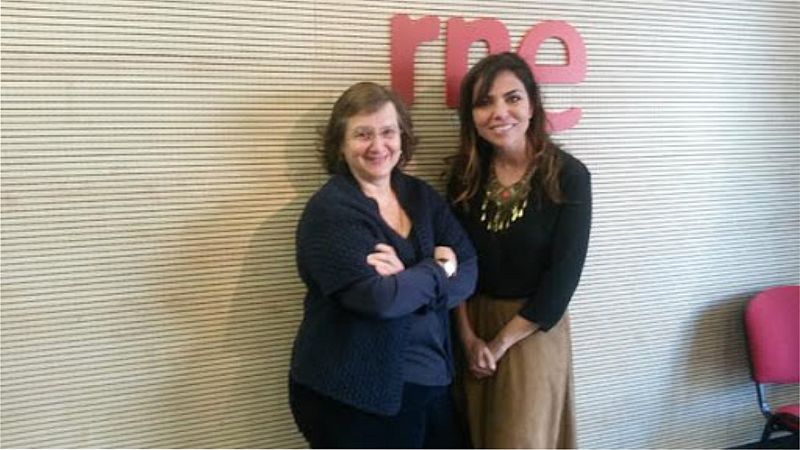  Libros de arena - Clara Obligado y 'Una casa lejos de casa' - Escuchar ahora