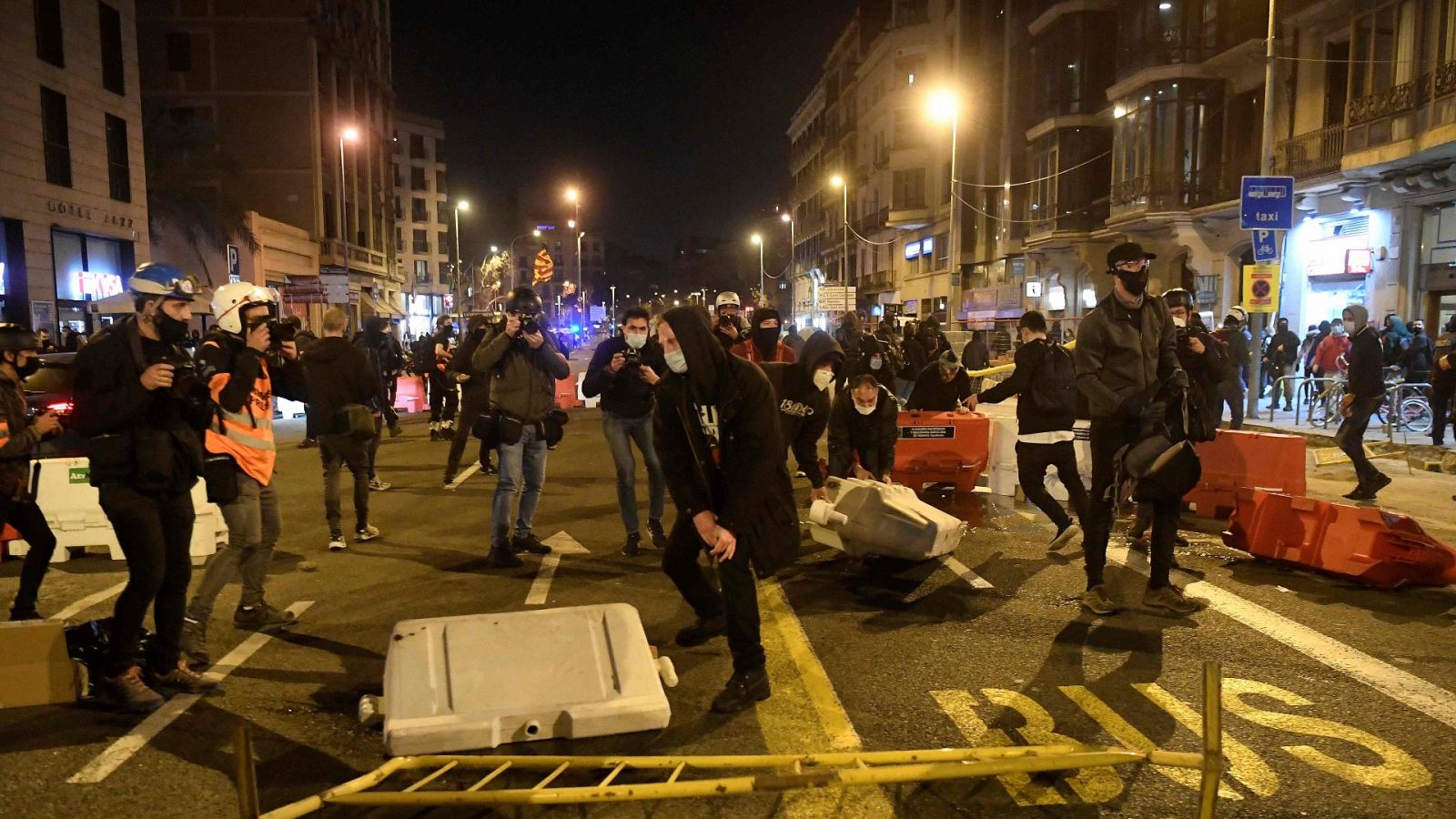 Boletines RNE - Los Mossos abren una investigación sobre los incidentes ocurridos en Barcelona - Escuchar ahora