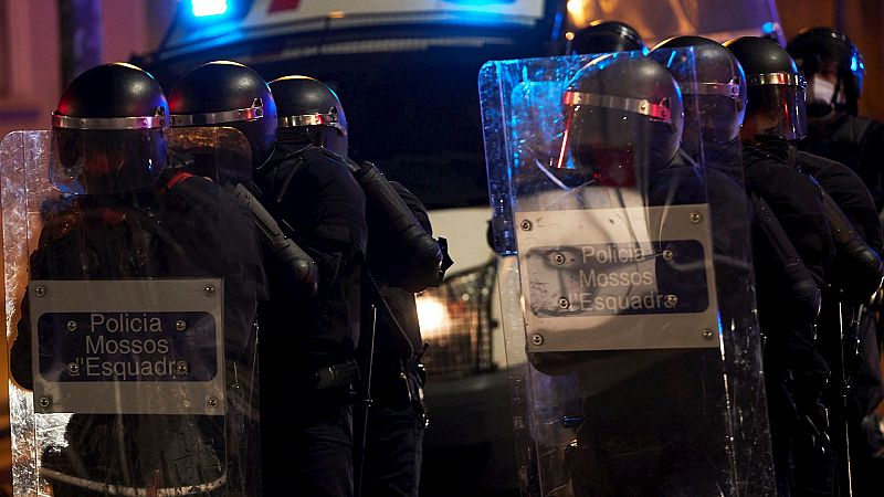 España a las 8 Fin de Semana - Sindicato de los Mossos pide más voluntad política para frenar los enfrentamientos: "Nadie parece que tenga previsión de parar esto" - Escuchar ahora