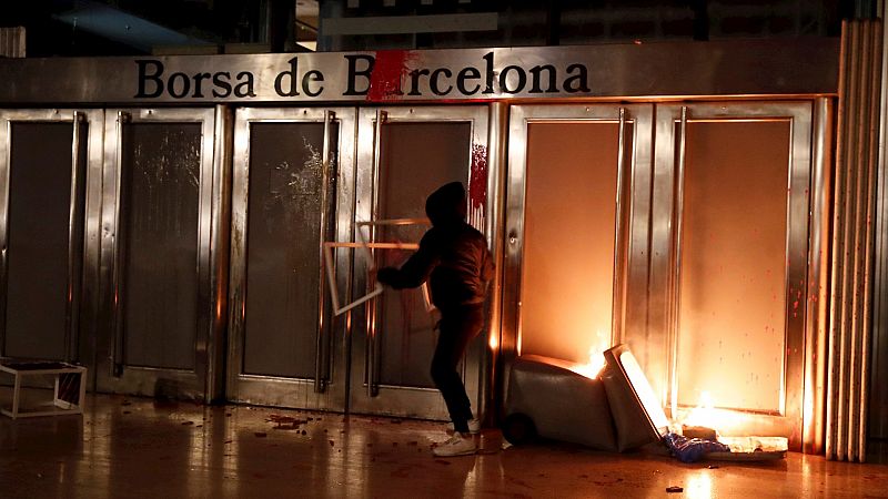 España a las 8 Fin de Semana - Quinta jornada de protestas en Barcelona contra el encarcelamiento de Hasél - Escuchar ahora
