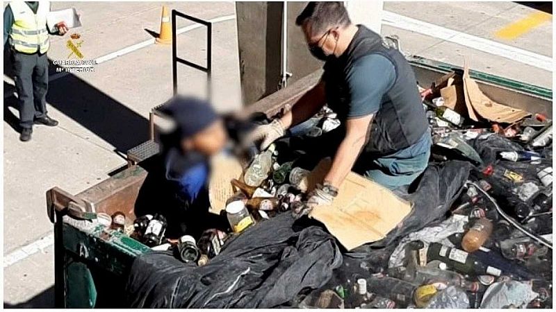 14 horas - La Guardia Civil rescata a 41 personas en el puerto de Melilla ocultas entre restos de vidrios y cenizas - Escuchar ahora