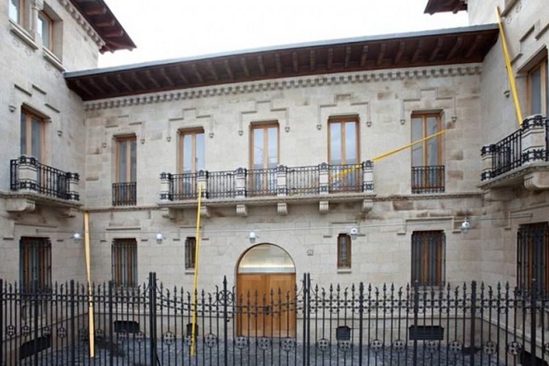 Más cerca - El Museo Helga de Alvear de Cáceres - Escuchar ahora