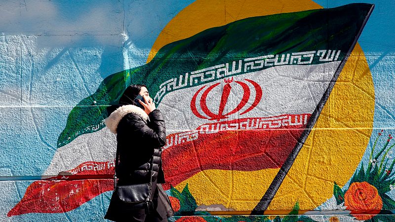 La mujer en Irán vive sometida a una discriminación política, jurídica, académica y estética, pero muchas se rebelan