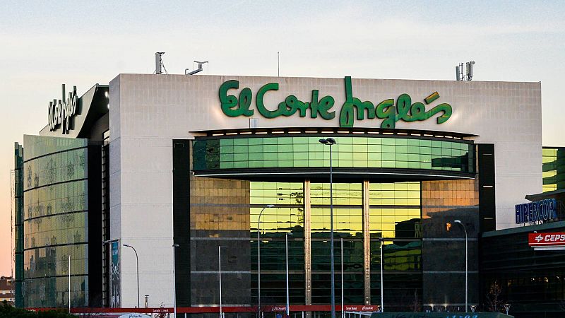 España a las 8 Fin de Semana - El Corte Inglés justifica el ajuste de su plantilla por el cambio en el modelo de consumo - Escuchar ahora