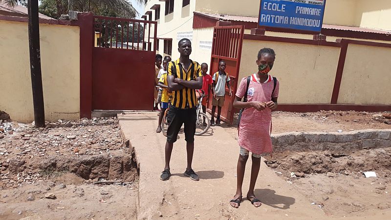 14 horas Fin de Semana - En un centro de tránsito de Guinea: historias de fracaso y esperanza - Escuchar ahora