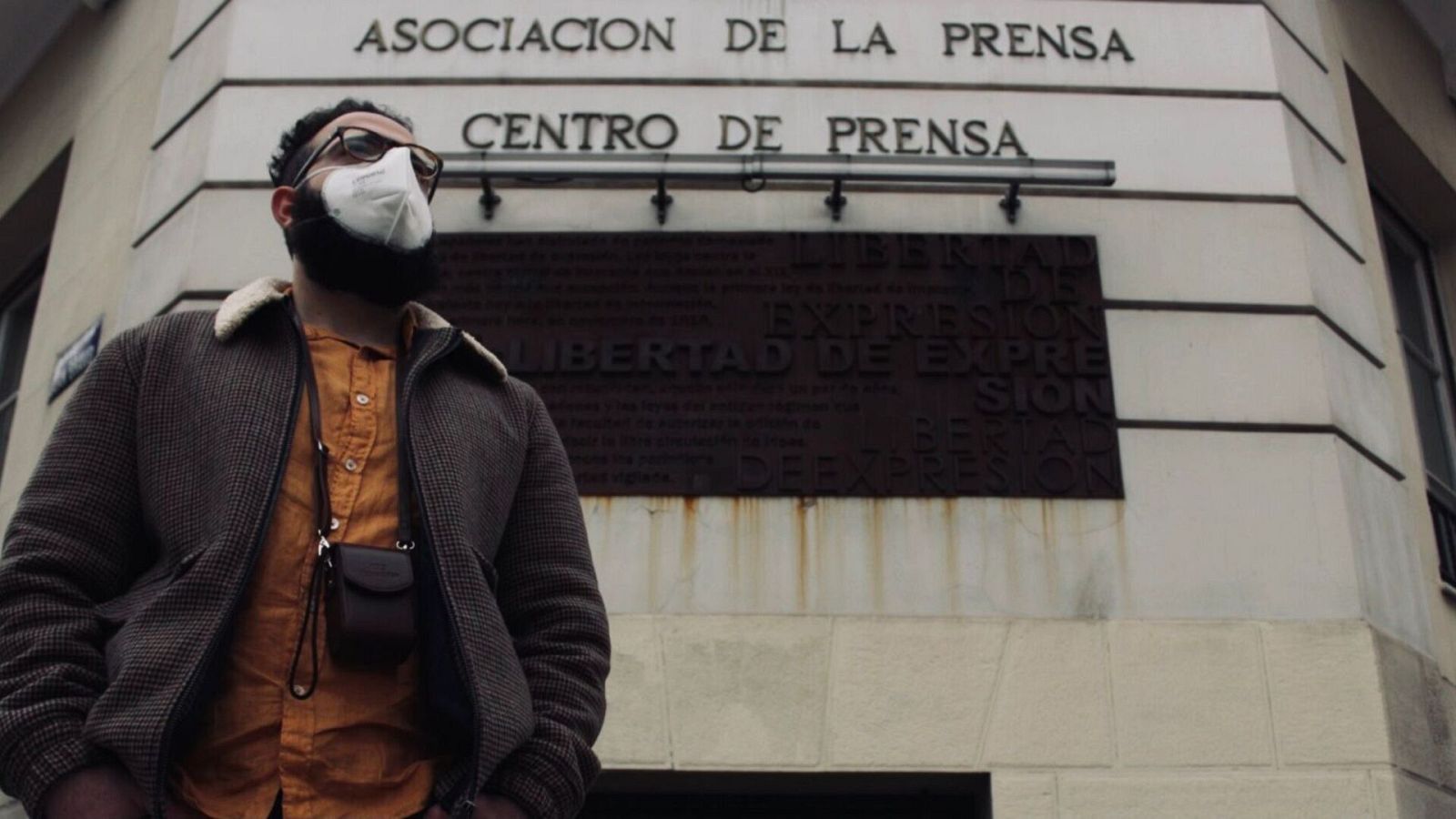  Por tres razones - Belal Darder: "Iba a ir a la cárcel por mis fotografías" -  Escuchar ahora