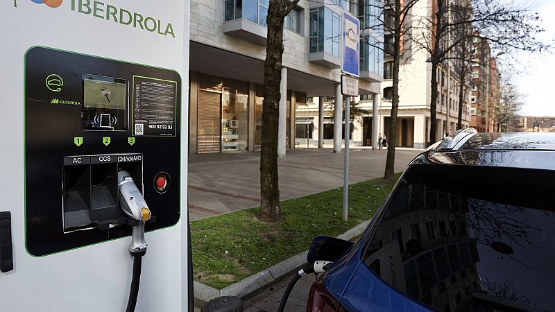 Las Mañanas de RNE con Íñigo Alfonso - La fabricación de baterías en España podría abaratar el coste de los vehículos eléctricos: "Los coches eléctricos están aquí para quedarse" - Escuchar ahora