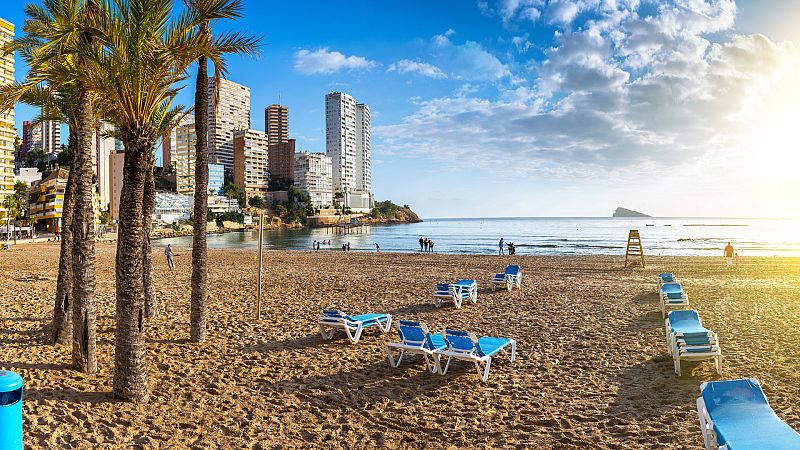 Más cerca - El turismo de sol y playa reclama las ayudas europeas - Escuchar ahora