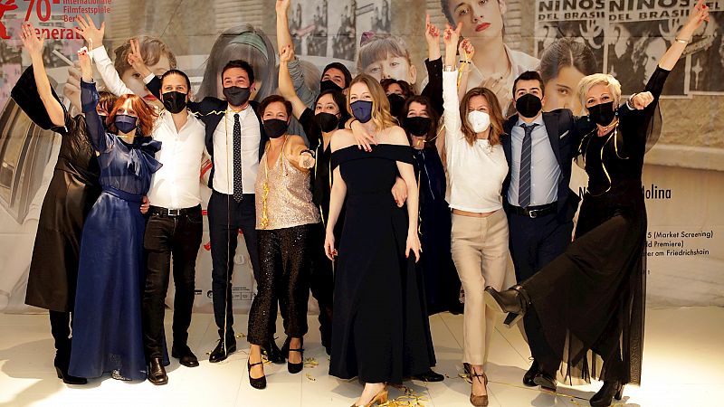 España a las 8 Fin de Semana - 'Las niñas' triunfa en una gala de los Goya "desde casa" - Escuchar ahora