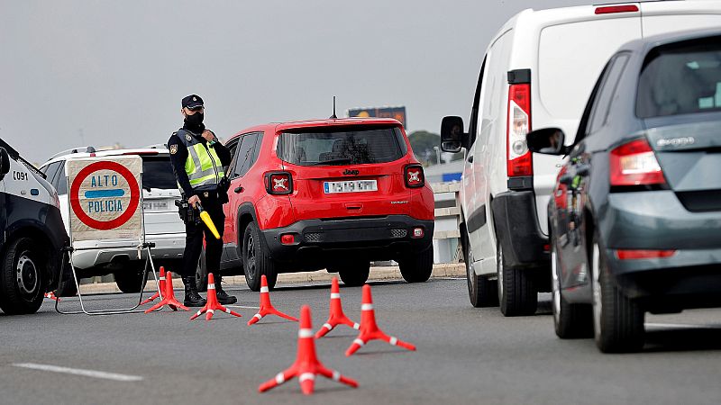 Boletines RNE - Sanidad baraja el cierre perimetral para el puente de San José en las comunidades en las que sea festivo - Escuchar ahora