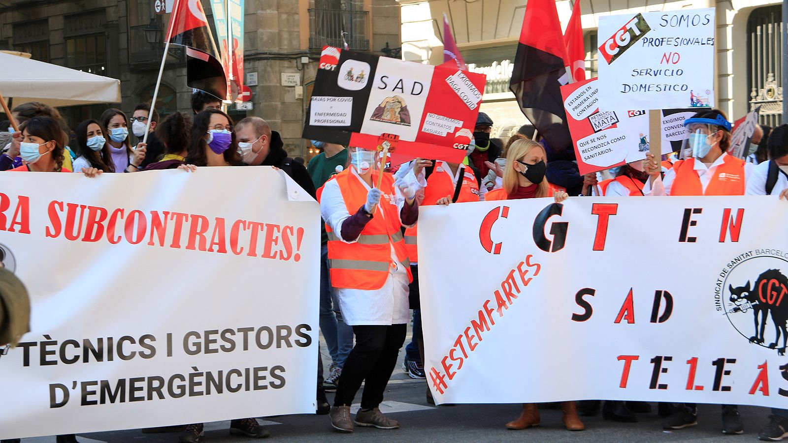 La vaga de sanitat omple els carrers però no buida els hospitals