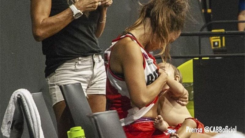 Por tres razones - Antonella González, la jugadora que amamantó a su hija en la cancha - 10/03/21 - escuchar ahora