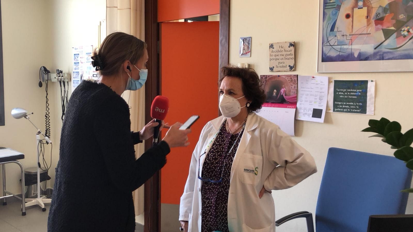 14 horas - El reto de diagnosticar por teléfono: "No es lo mismo que alguien te diga que tose, que auscultarle" - Escuchar ahora