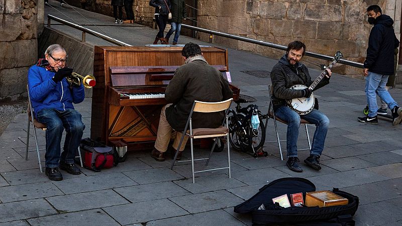  Diez minutos bien empleados - Con la m�sica a otra parte - Escuchar ahora